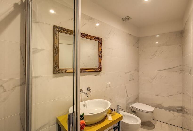 سوییت جونیور, Little Queen Pantheon