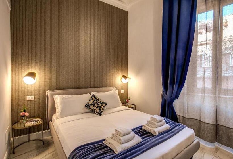 اتاق لوکس, Little Queen Pantheon