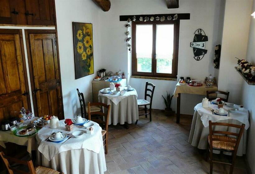 اتاق لوکس با تخت بزرگ, Casale Le Orme