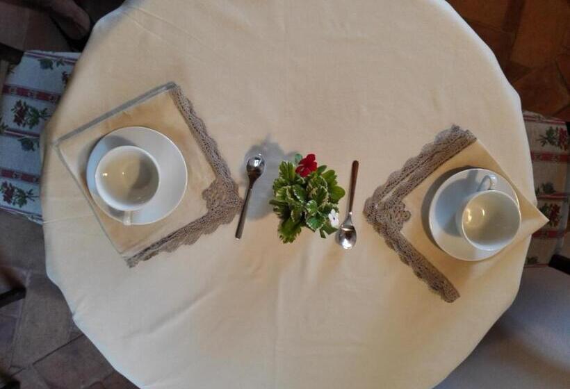 اتاق لوکس با تخت بزرگ, Casale Le Orme