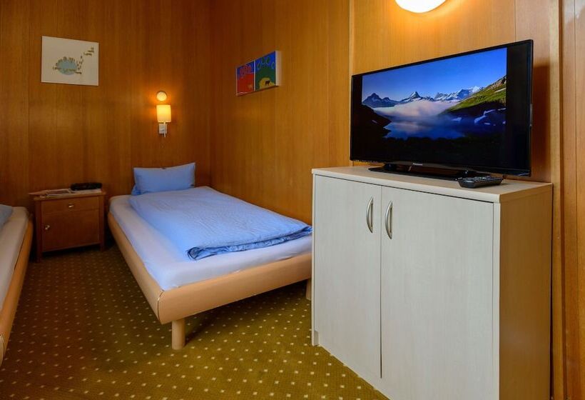 חדר בסיסי, Bel Air Eden