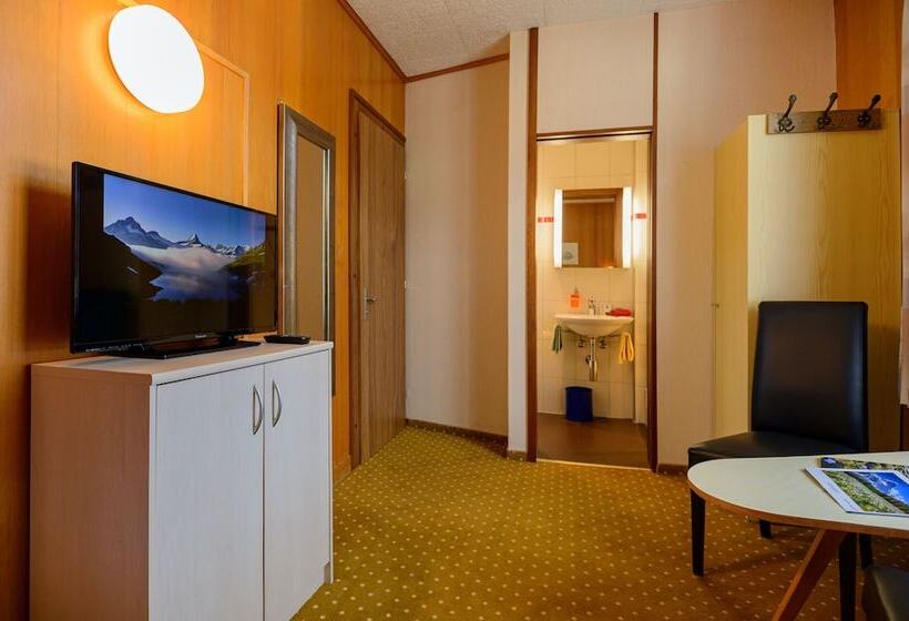 חדר בסיסי, Bel Air Eden