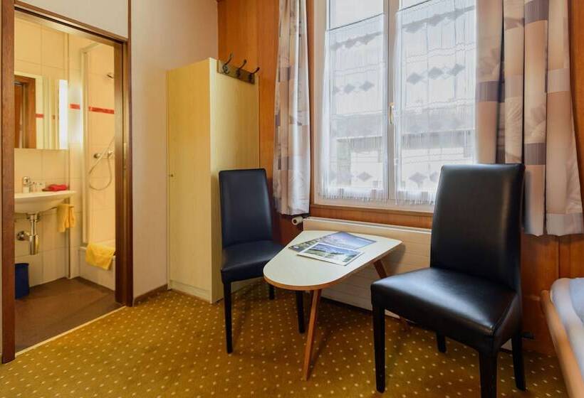 חדר בסיסי, Bel Air Eden