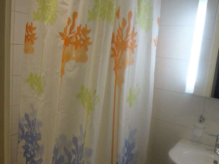 חדר בסיסי, Bel Air Eden