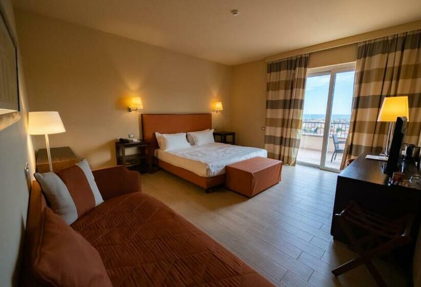 اتاق لوکس با تخت بزرگ, Villa Maria Hotel & Spa
