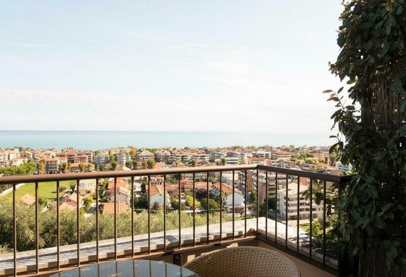 اتاق لوکس با تخت بزرگ, Villa Maria Hotel & Spa