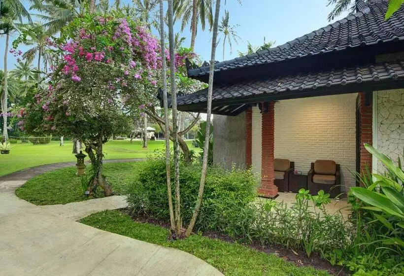 بانگلوی استاندارد, Candi Beach Resort & Spa