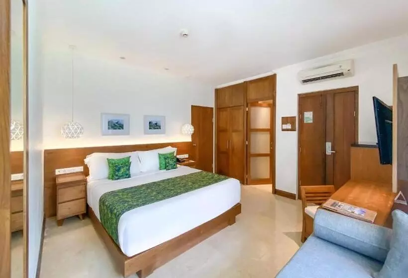 بانگلوی استاندارد, Candi Beach Resort & Spa