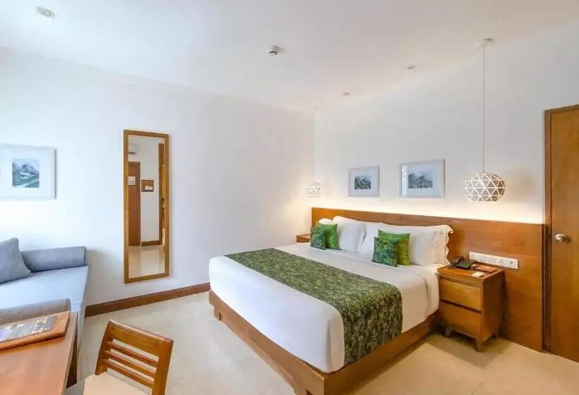 بانگلوی لوکس, Candi Beach Resort & Spa