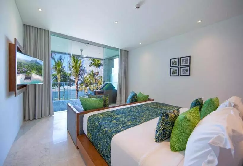 سوییت جونیور با چشم‌انداز دریا, Candi Beach Resort & Spa