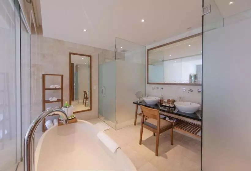 سوییت جونیور با چشم‌انداز دریا, Candi Beach Resort & Spa