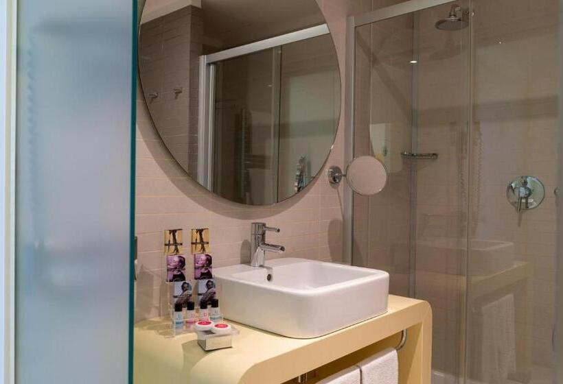 חדר קלאסי לשלושה, Domina Zagarella Sicily