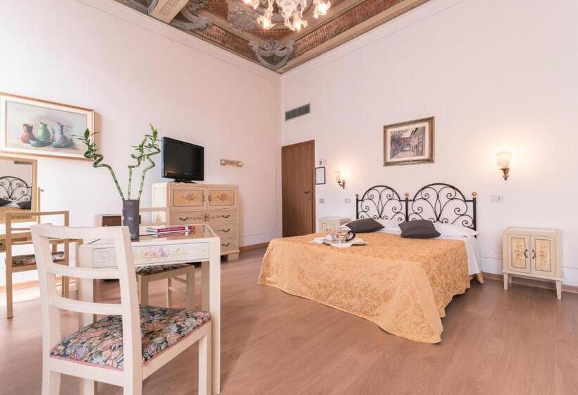 اتاق استاندارد سه نفره, Europa