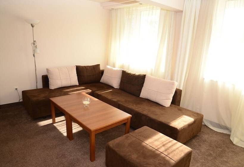 جناح, Forum   Free Parking