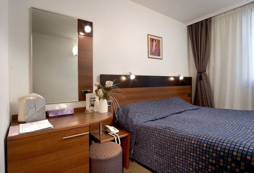 غرفة قياسية, Forum   Free Parking