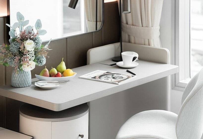 اتاق لوکس, Harbour Plaza Metropolis