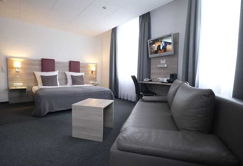 غرفة سوبيريور, Hohenstaufen