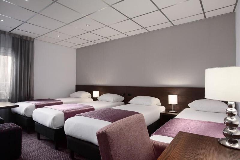 חדר משפחתי, Luxer