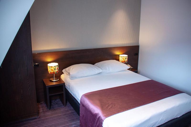 חדר בסיסי, Luxer