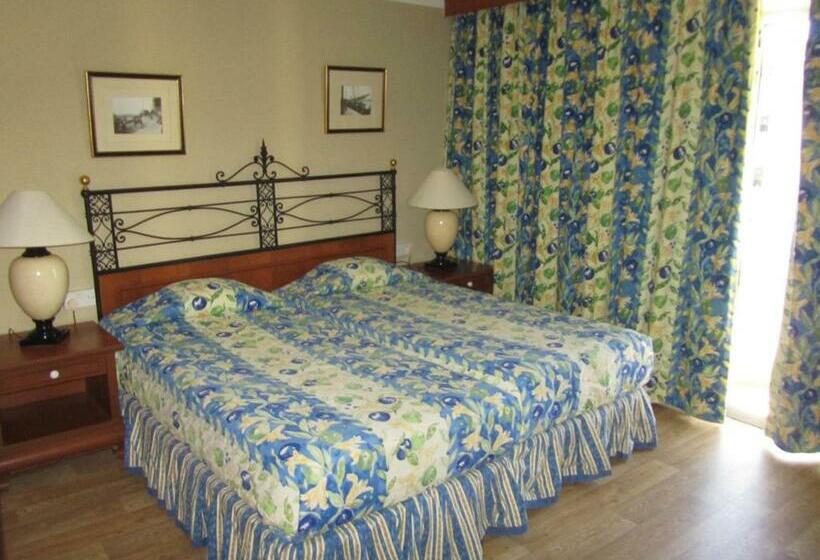 اتاق استاندارد با چشمانداز استخر, Topaz