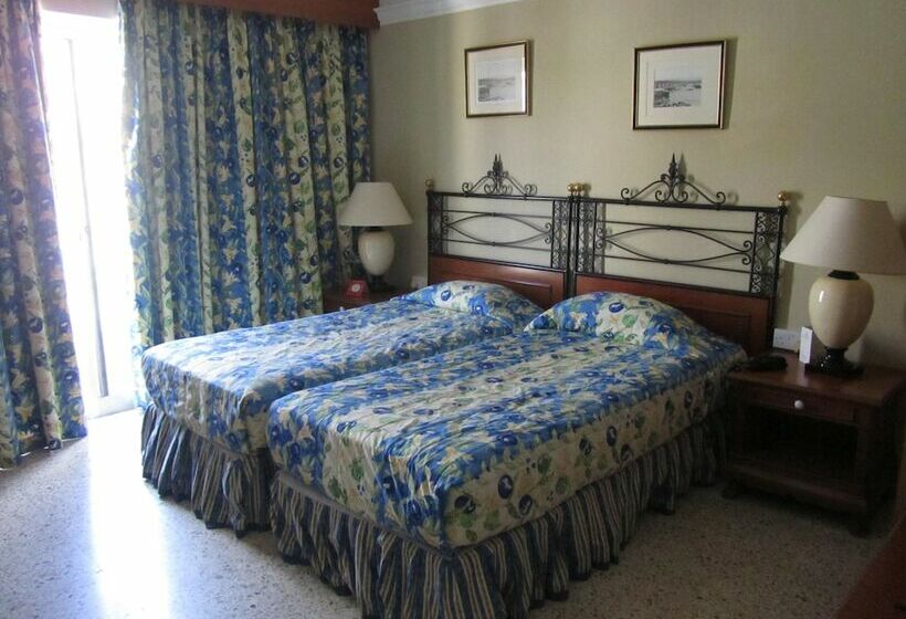 اتاق استاندارد با چشمانداز استخر, Topaz