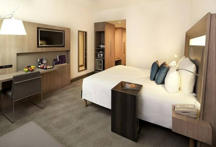Номер Superior, Novotel World Trade Centre Dubai