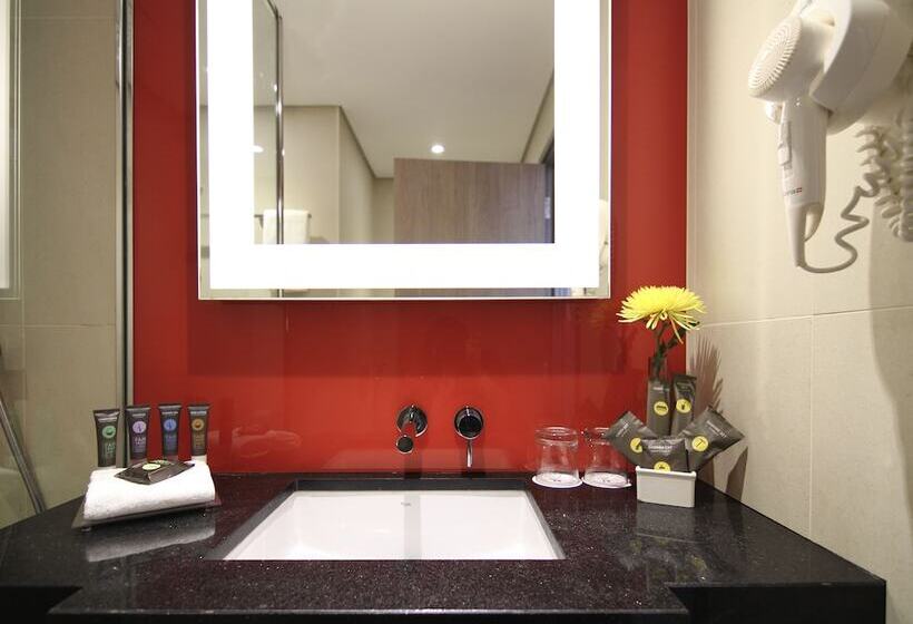 اتاق سوپریور خانوادگی, Novotel World Trade Centre Dubai