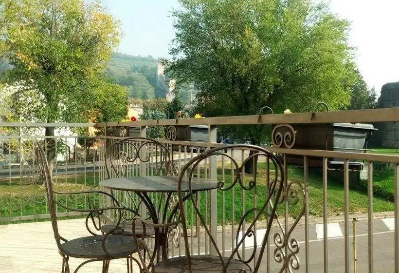 ファミリールーム, La Finestra Sul Castello