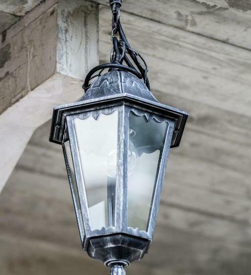 غرفة عائلية, La Finestra Sul Castello