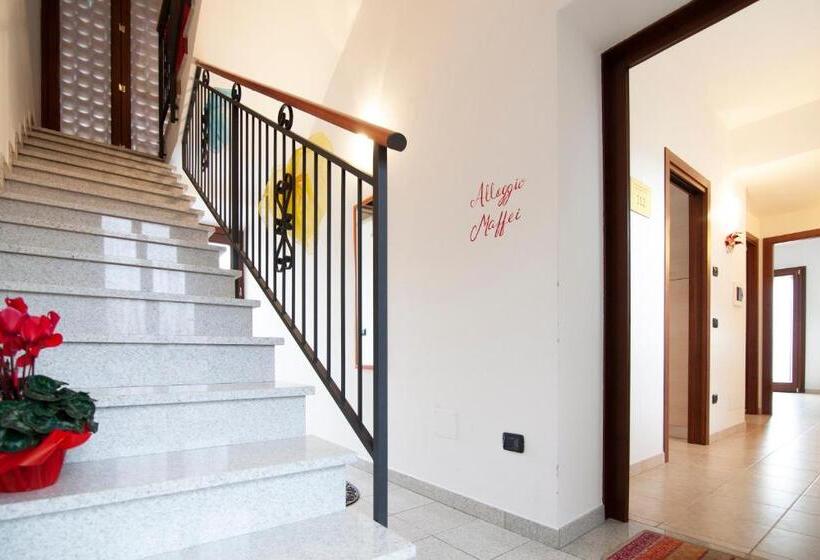 غرفة عائلية, La Finestra Sul Castello