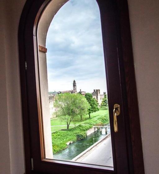 منزل غرفة نوم واحدة, La Finestra Sul Castello