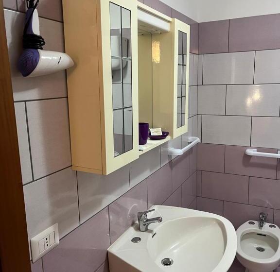 Номер Deluxe, Lolly