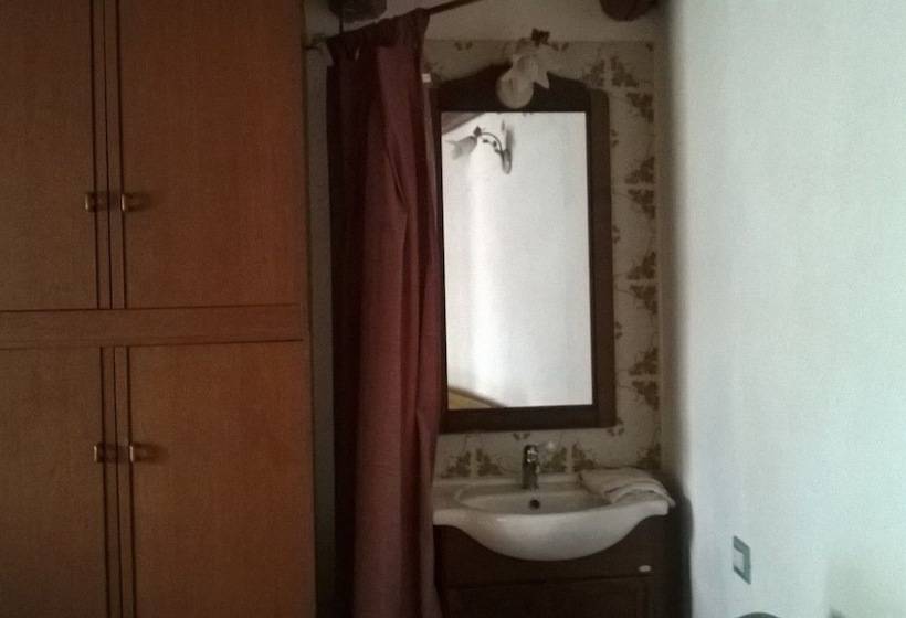 패밀리 룸 공용 욕실, Sardinia International House