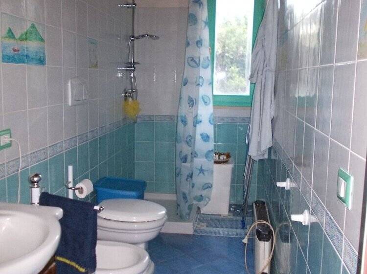 패밀리 룸 공용 욕실, Sardinia International House