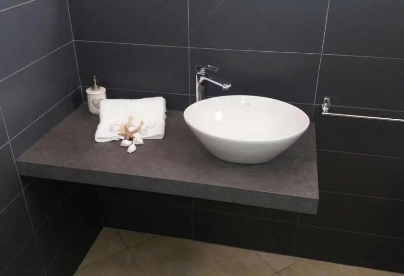 اتاق استاندارد سه نفره, Vev Salento