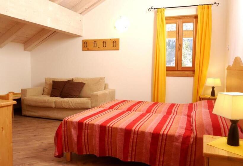 חדר סטנדרט לארבעה, Garnì Sella Cipriani