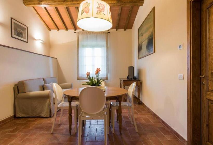 1 Bedroom Apartment Lake View, Olmofiorito