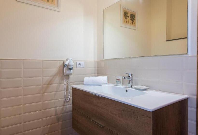 1 Bedroom Apartment Lake View, Olmofiorito