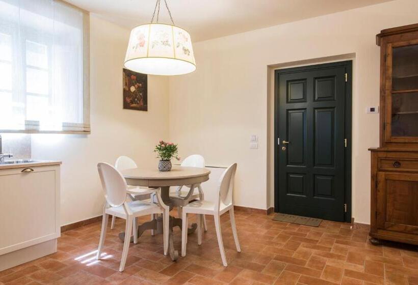 דירת חדר בקומת קרקע, Olmofiorito