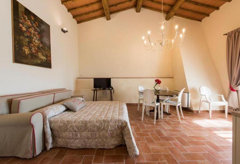 דירת חדר נוף לגינה, Olmofiorito