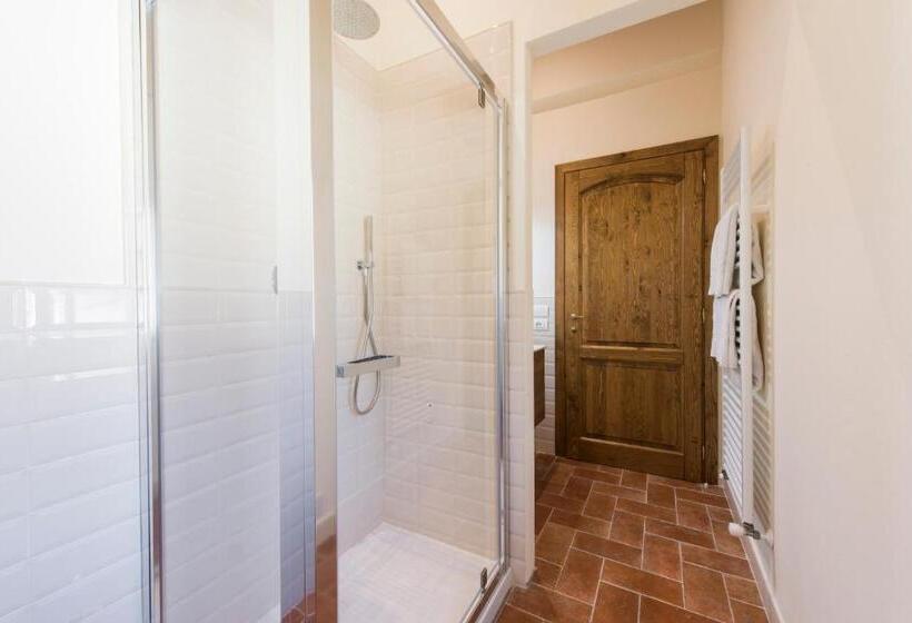 דירת שני חדרים, Olmofiorito