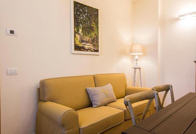 דירת חדר דלוקס, Olmofiorito