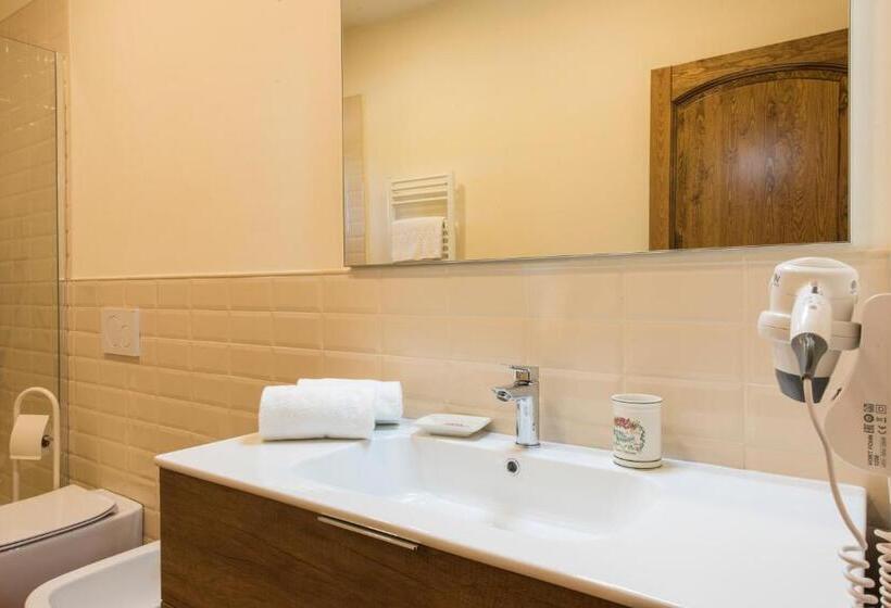 דירת שלושה חדרים, Olmofiorito