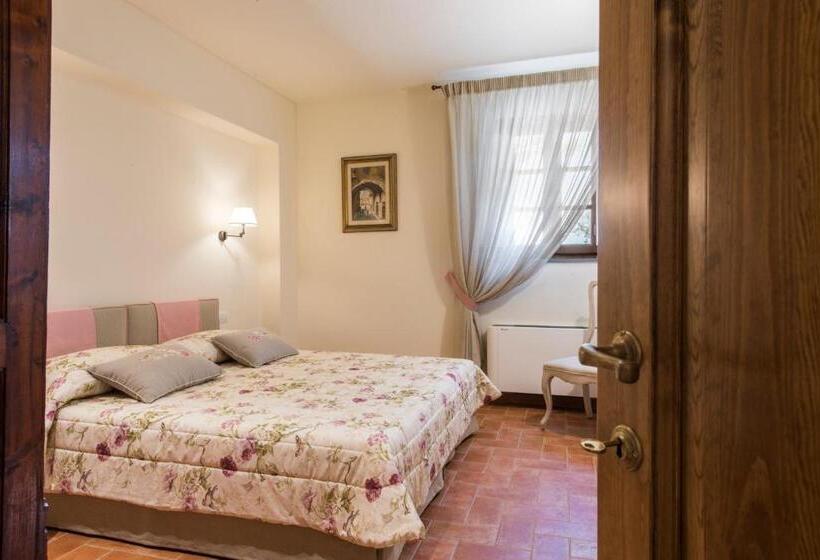 דירת חדר בקומת קרקע, Olmofiorito