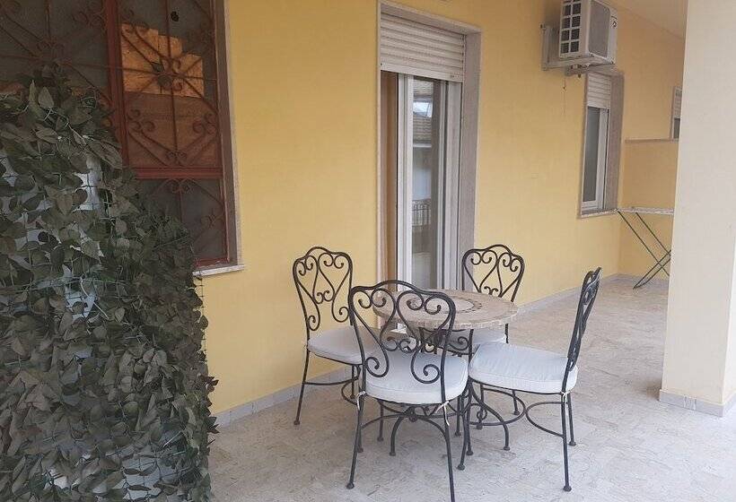 חדר סטנדרט לארבעה, B&b Torre Dei Saraceni