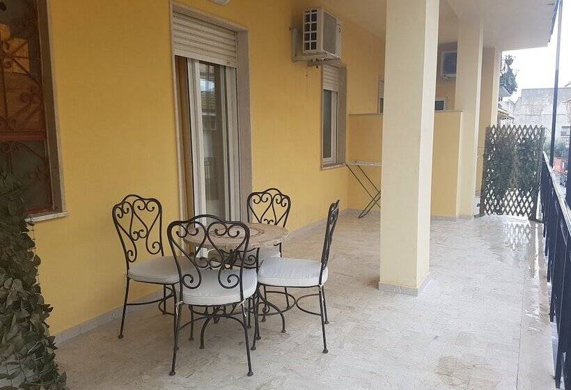 חדר סטנדרט לארבעה, B&b Torre Dei Saraceni