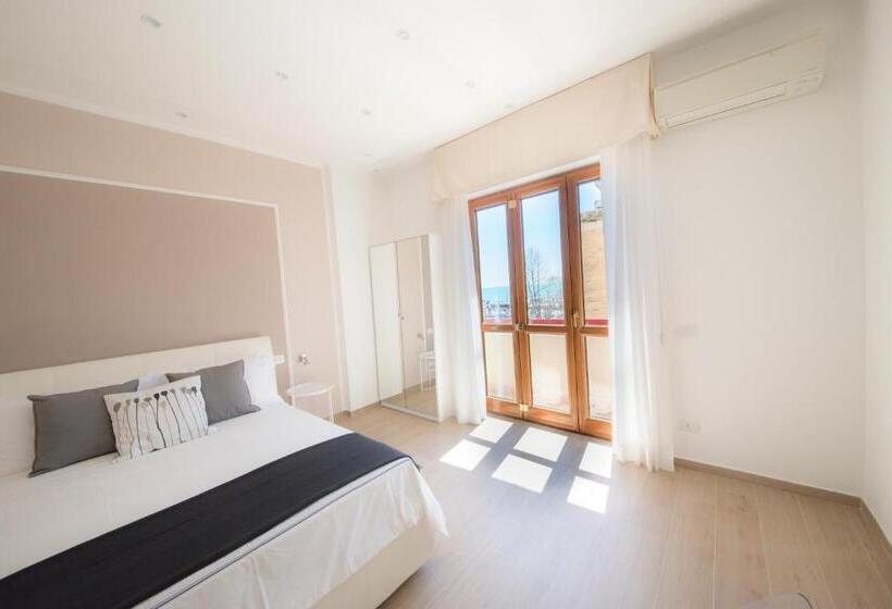 اتاق استاندارد با تخت بزرگ, Cherie B&b  Salerno
