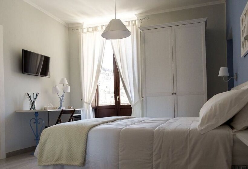 标准三人间, Reginelena B&b