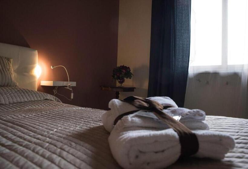 Номер Стандарт, Il Centro Short Lets