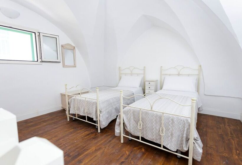 Четырехместный Номер Стандарт, La Villa Degli Angeli